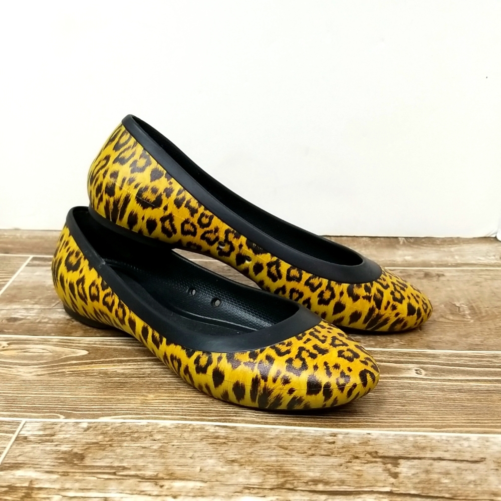 Crocs Iconic Comfort Shoes round tow flats leopard Print Black Size 9